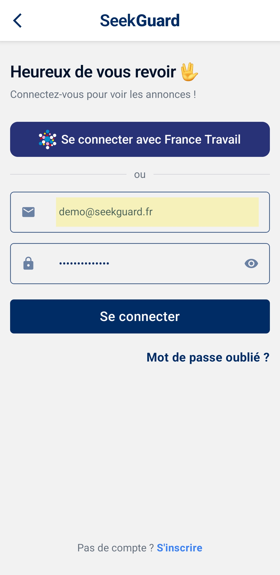 Écran de saisie des identifiants avec les champs e-mail et mot de passe