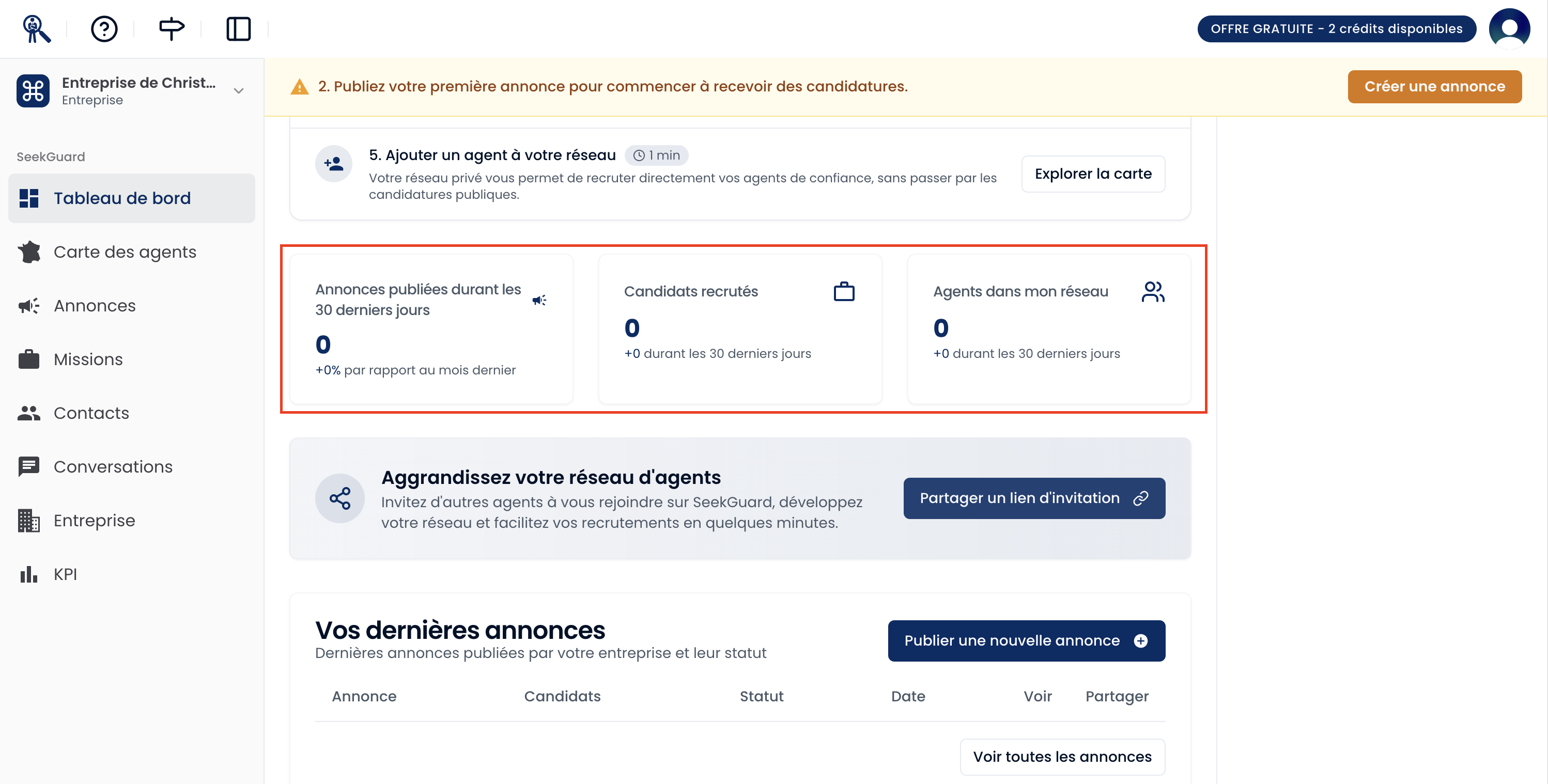 Tableau de bord complet mettant en évidence les 3 cartes d’indicateurs (KPI) situées en haut de l’écran/\.