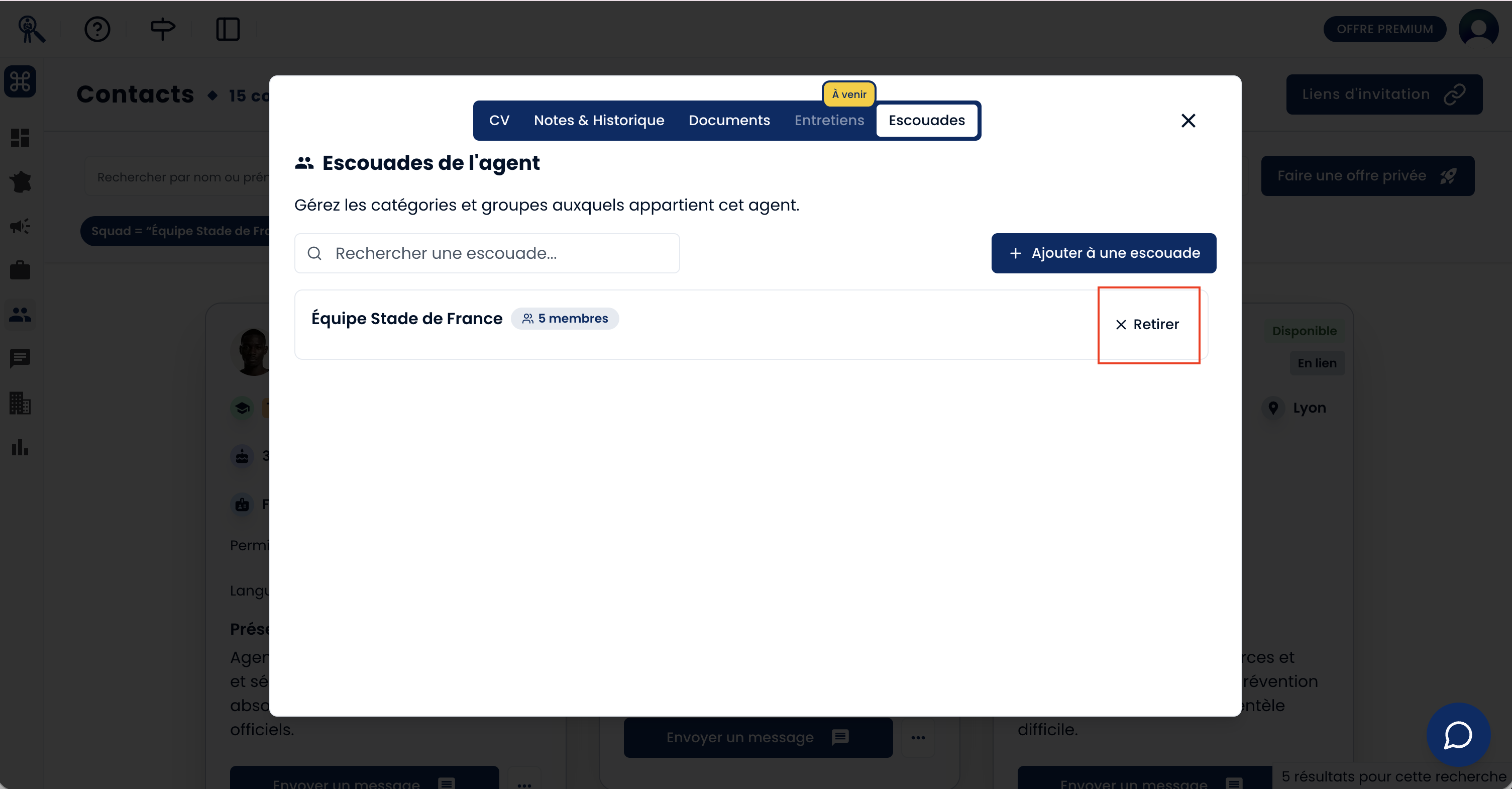 Vue détaillée d'une escouade montrant la liste des agents membres, avec l'option ou la croix permettant de retirer un agent mise en évidence.